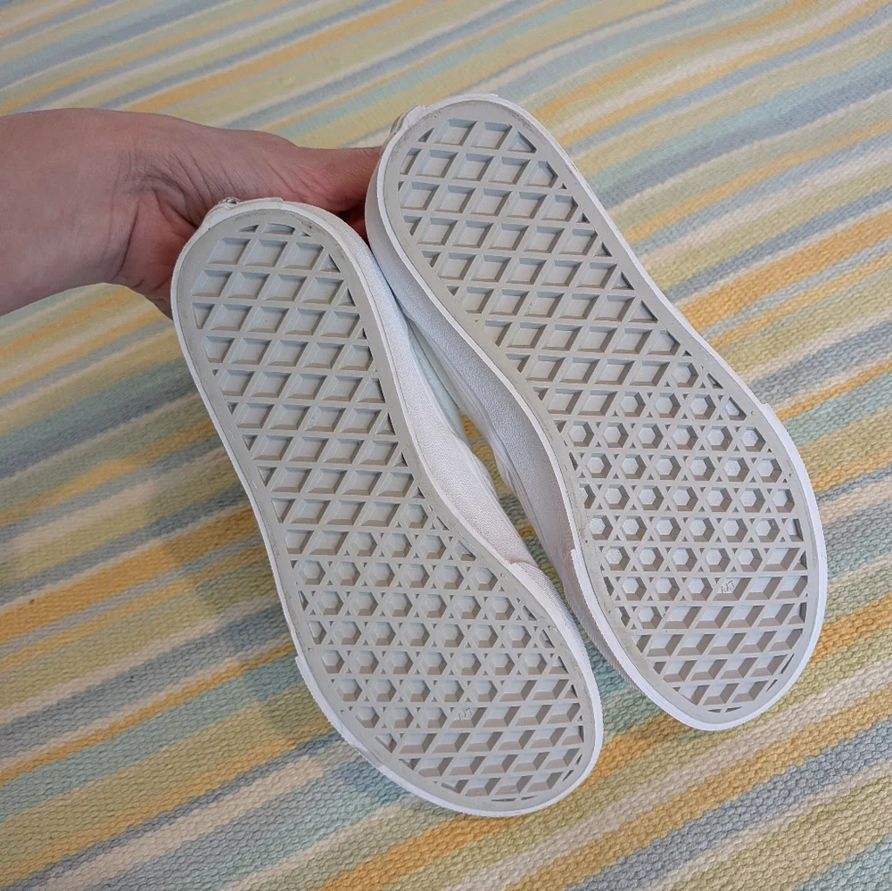 ⭐ Kids White Slip-on Vans Size 1.5